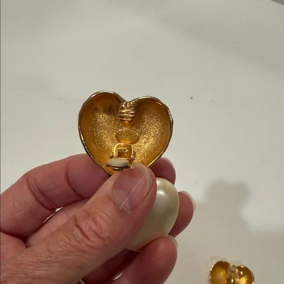Vintage Carolee Gold and Cream Heart Drop Earrings - Picture 3 of 3